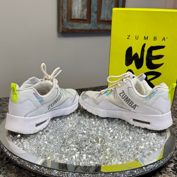 Zumba Fitness White leather Sneakers with Iridescent Accents EUC 5 - Picture 9 of 13